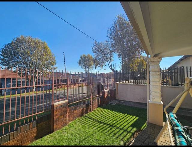 3 BEDROOM HOUSE FOR SALE IN MAYFAIR WEST